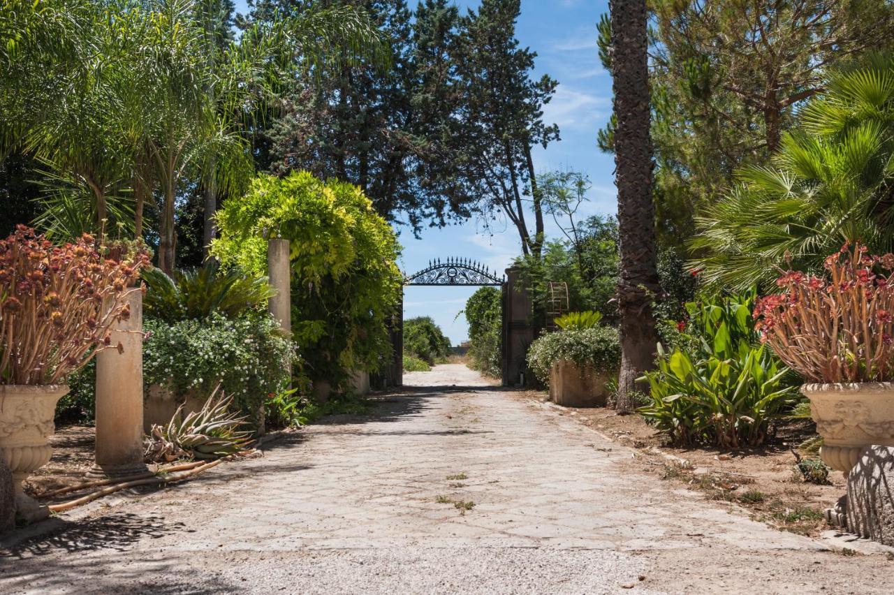 Palazzo Francesco Grassi Bed & Breakfast Aradeo Luaran gambar
